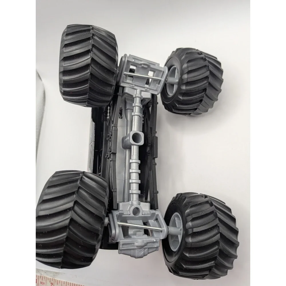 Monster Jam Mohawk Warrior Diecast Monster Truck Large 1:24 Purple Black Metal